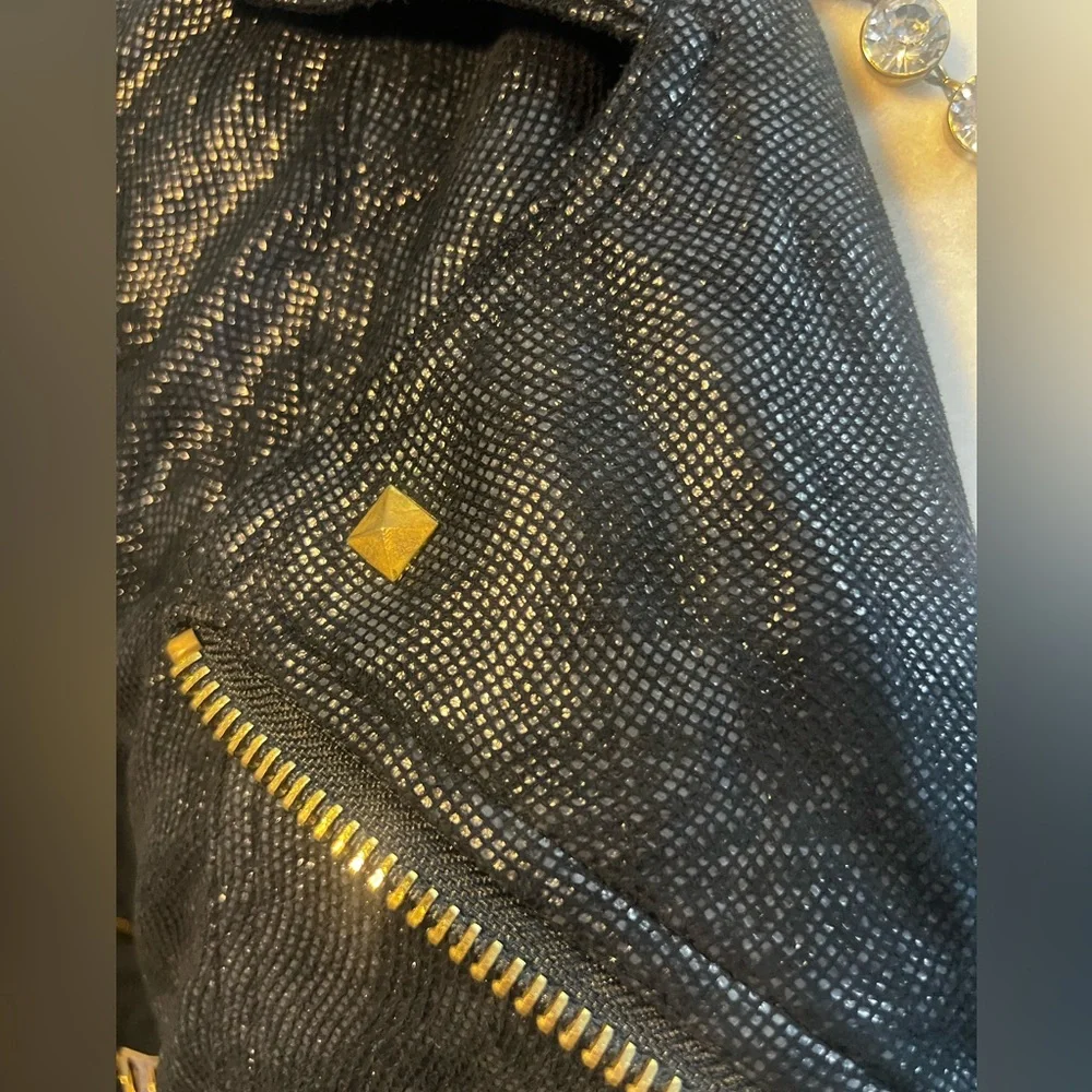 Black 🖤 Shimmer Moto Jacket Faux Leather Gold 💛Hardware Zippers Studs Large - Picture 4 of 7